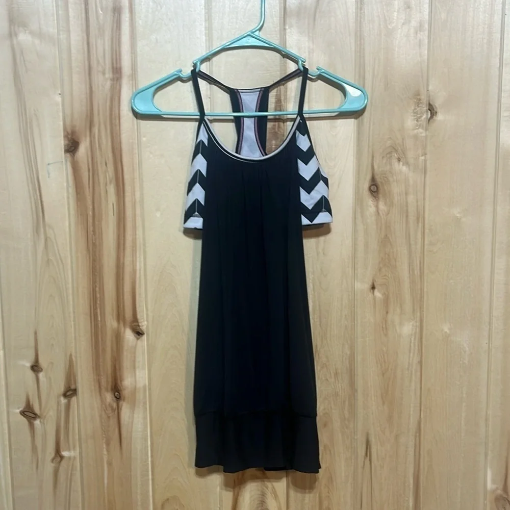 Lululemon Black and White No Limits Tank Top Size‎ 6